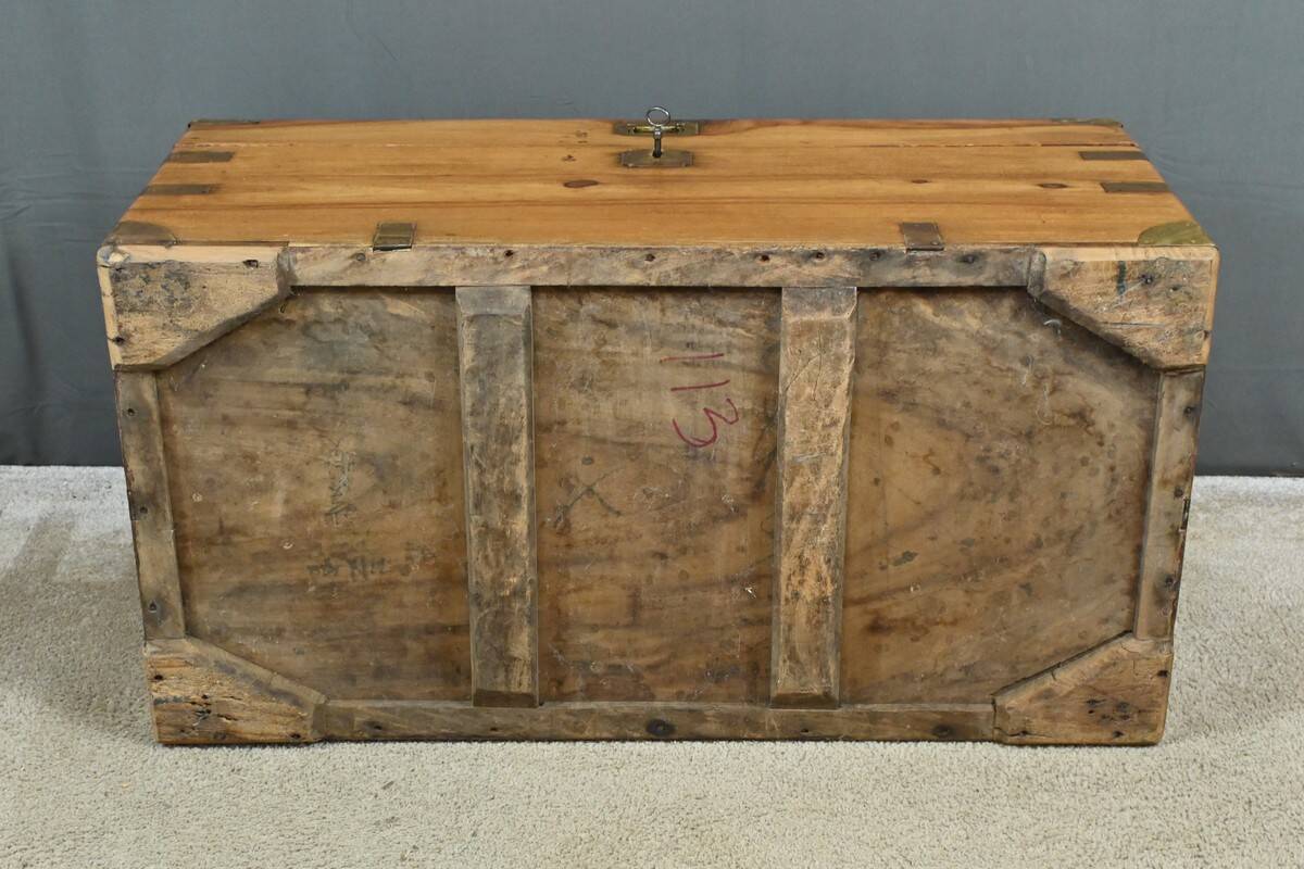 Marine trunk in camphor wood, India – Late 19th century