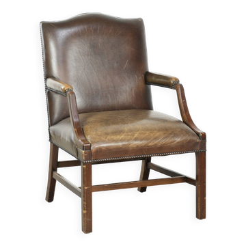 Wooden cow leather English Gainsborough chair with a stunning appearance