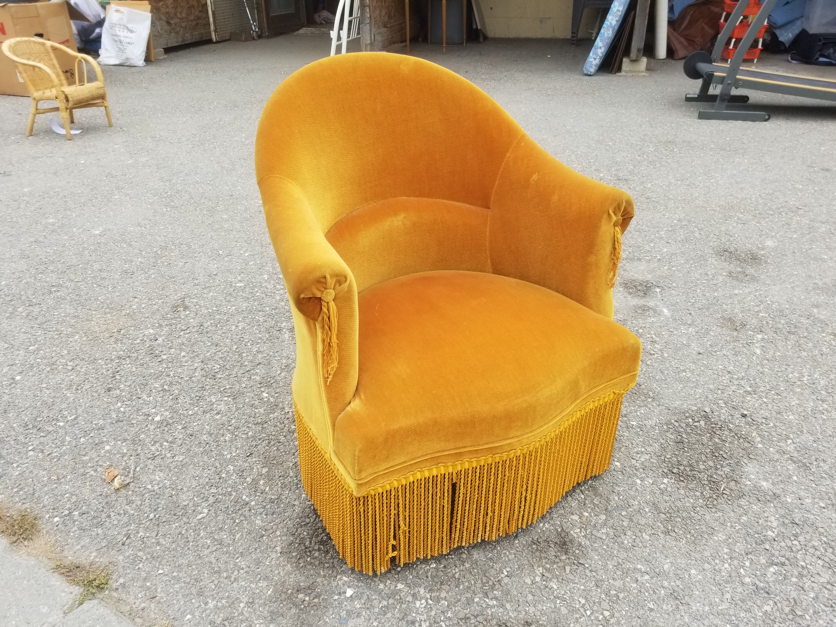 Vintage toad armchair- Golden yellow velvet.