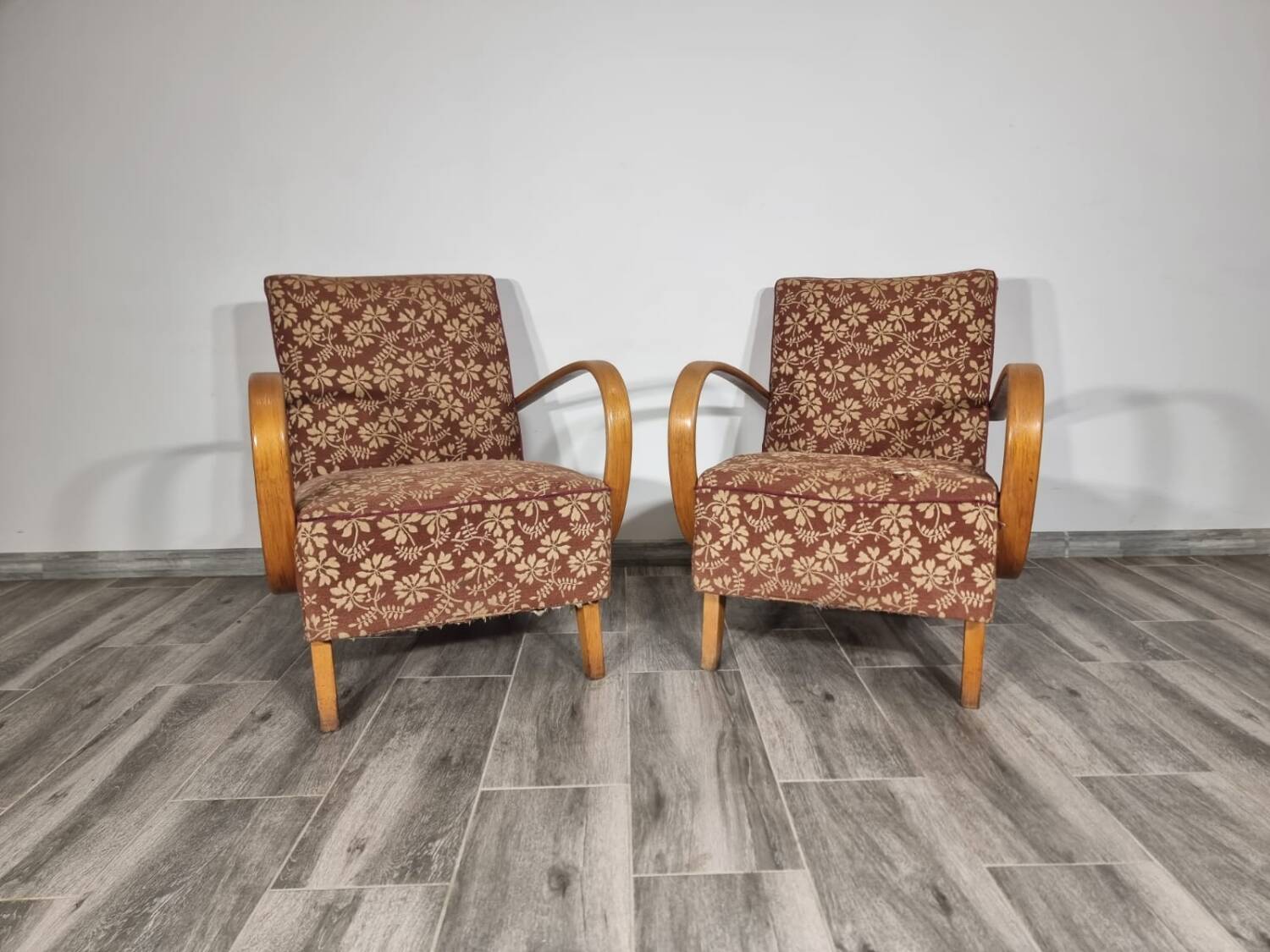 Art deco armchair by Jindrich Halabala