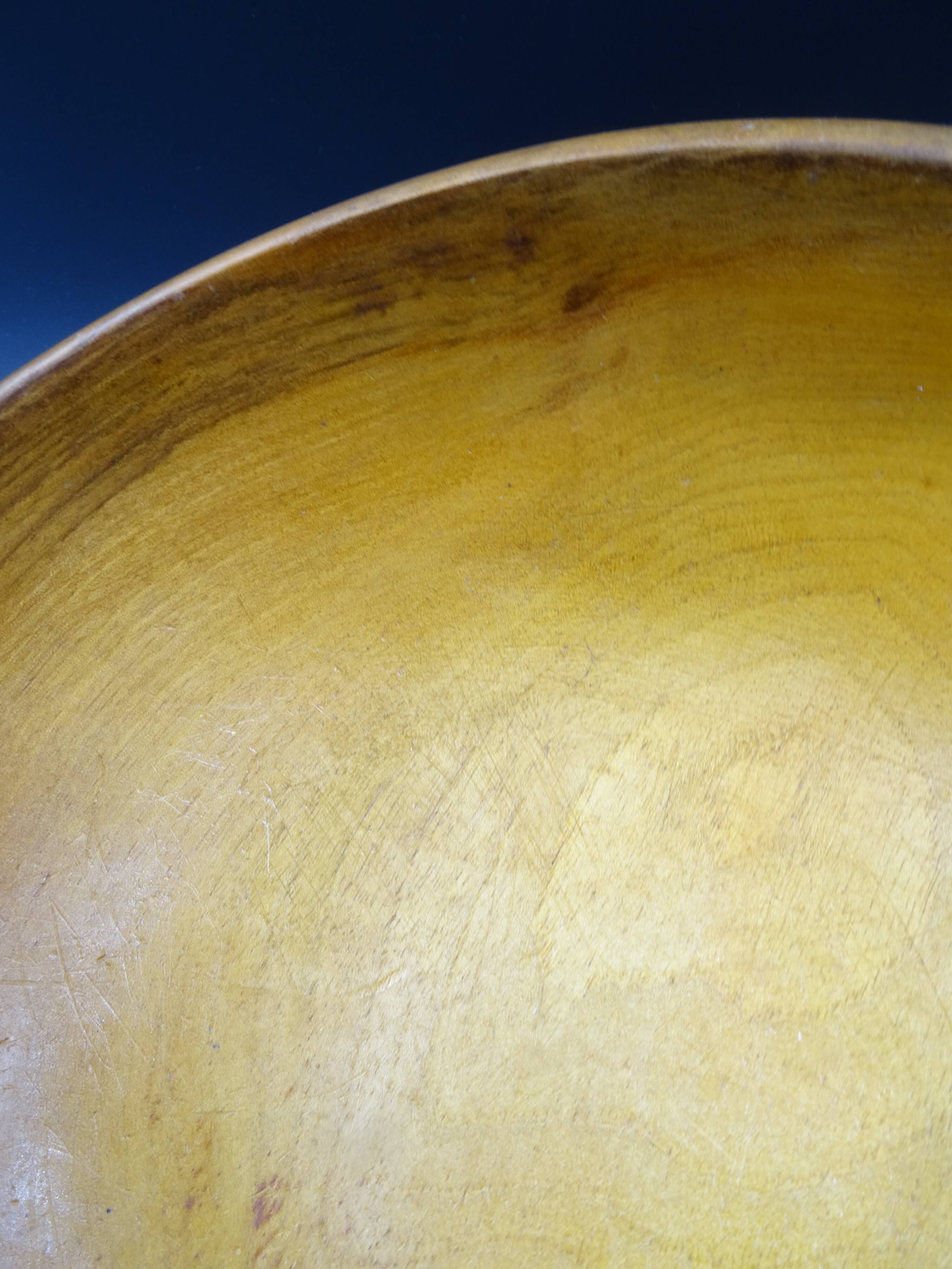 Wooden dish signed E - Circa 1960-1970