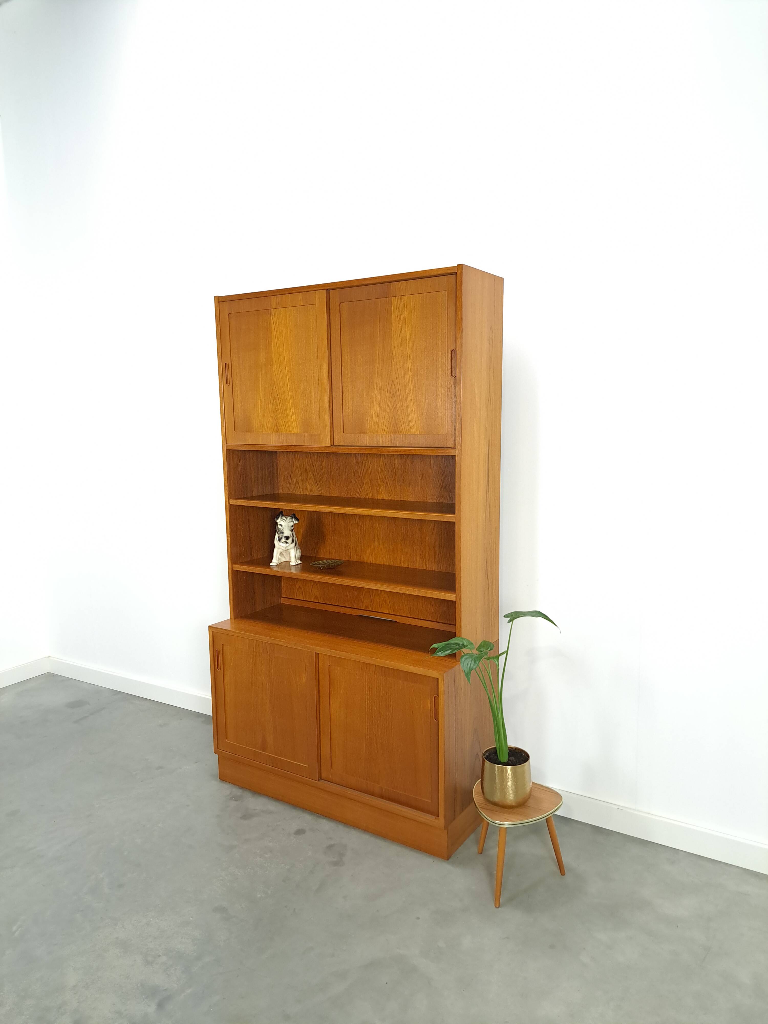 Meuble en teck design danois Poul Hundevad avec compartiments Lp, vintage