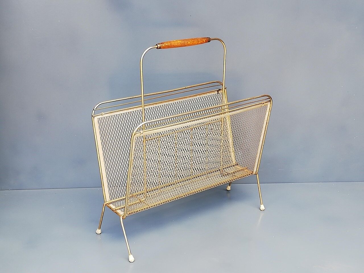 Porte revues en métal doré vintage
