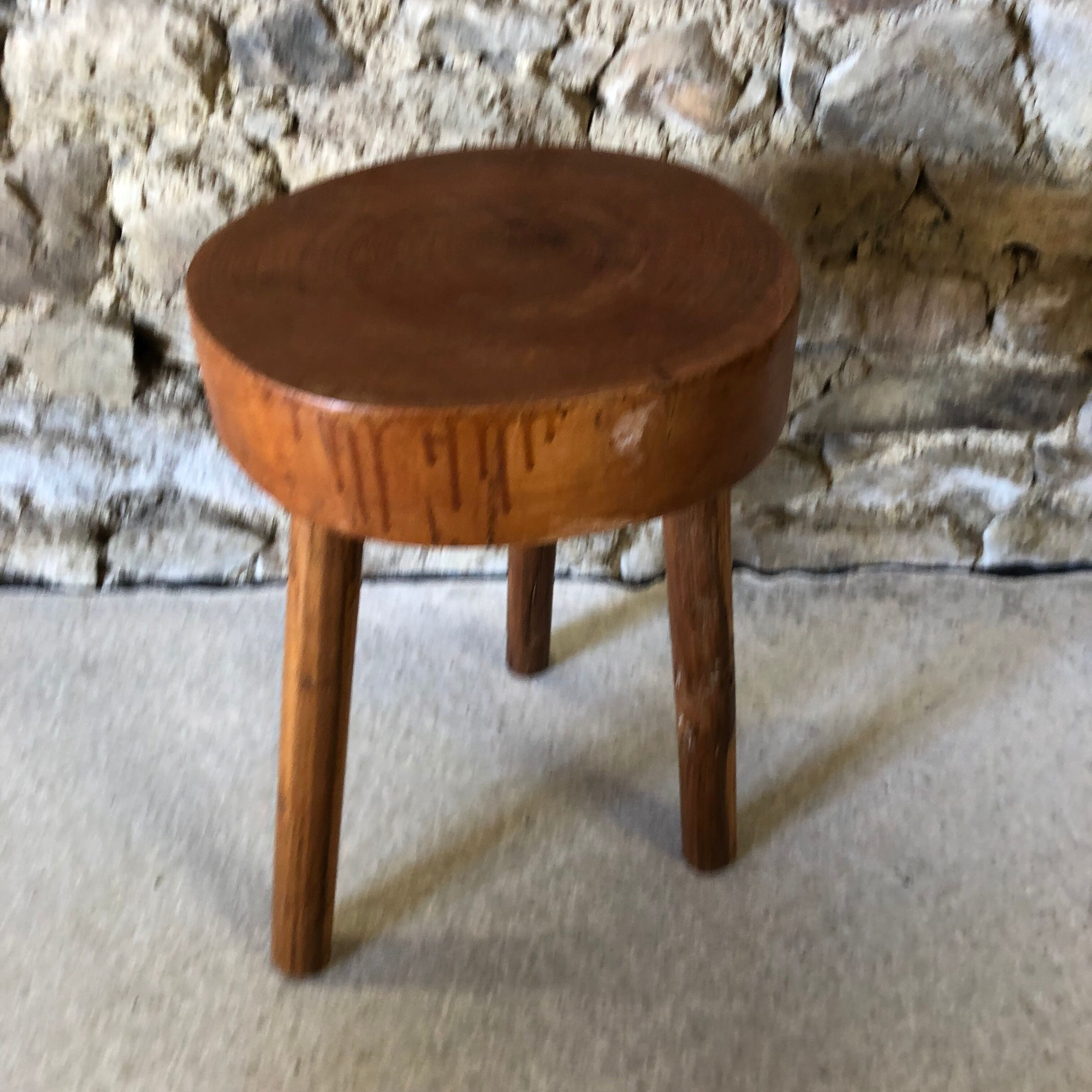 Lot de 4 tabourets en bois tripode art brut