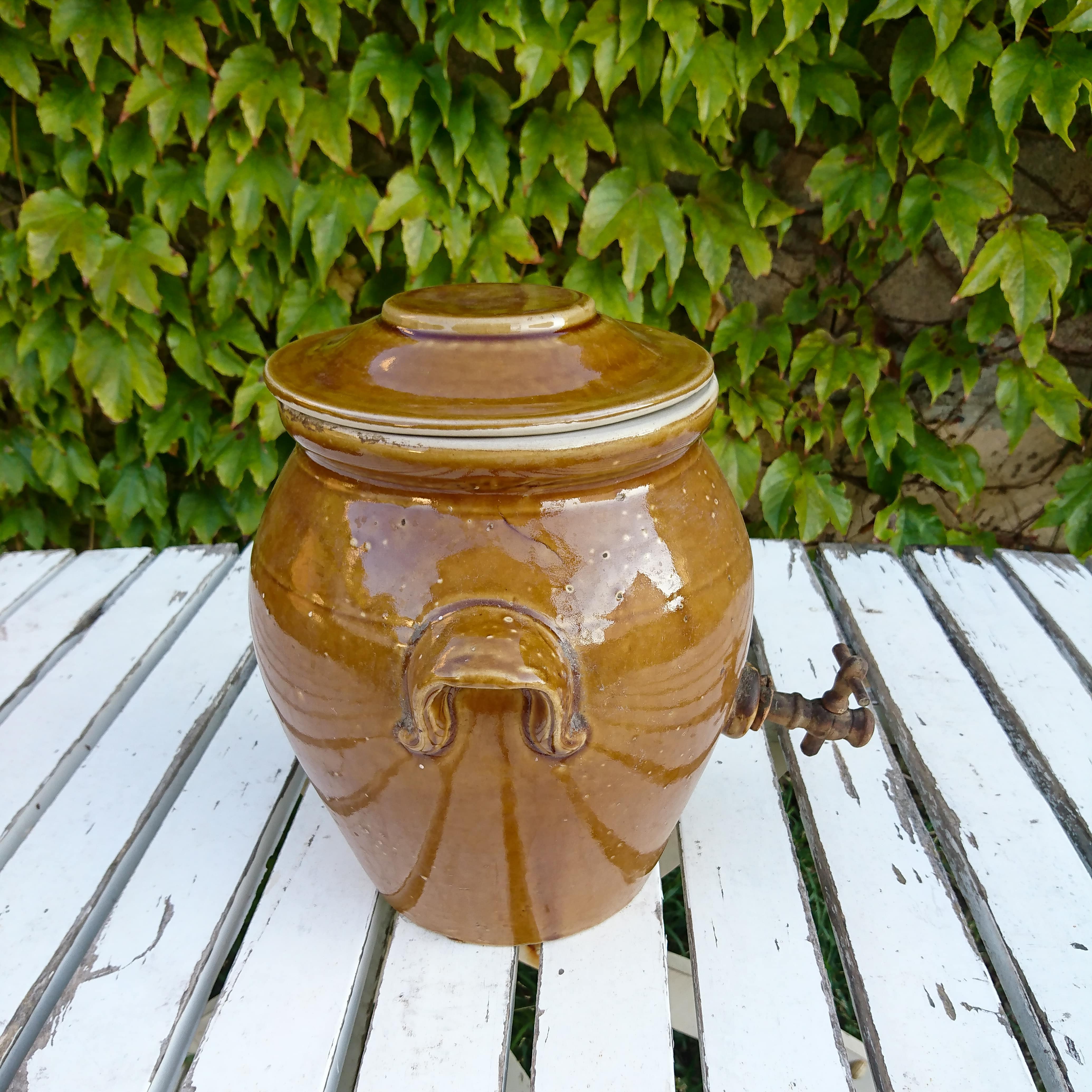 8L wine pot in vintage enamelled stoneware
