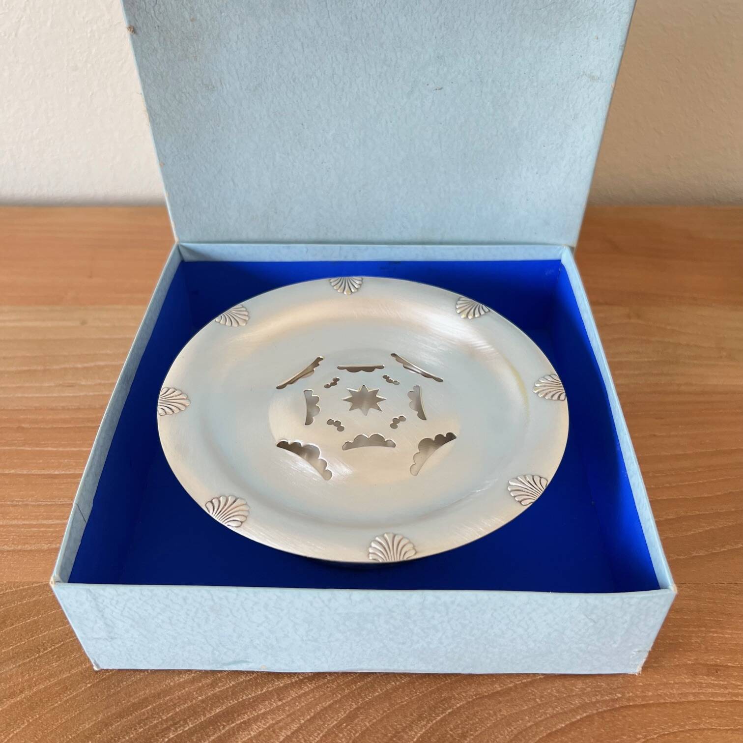 Coquillor butter dish / butter mold by Florador