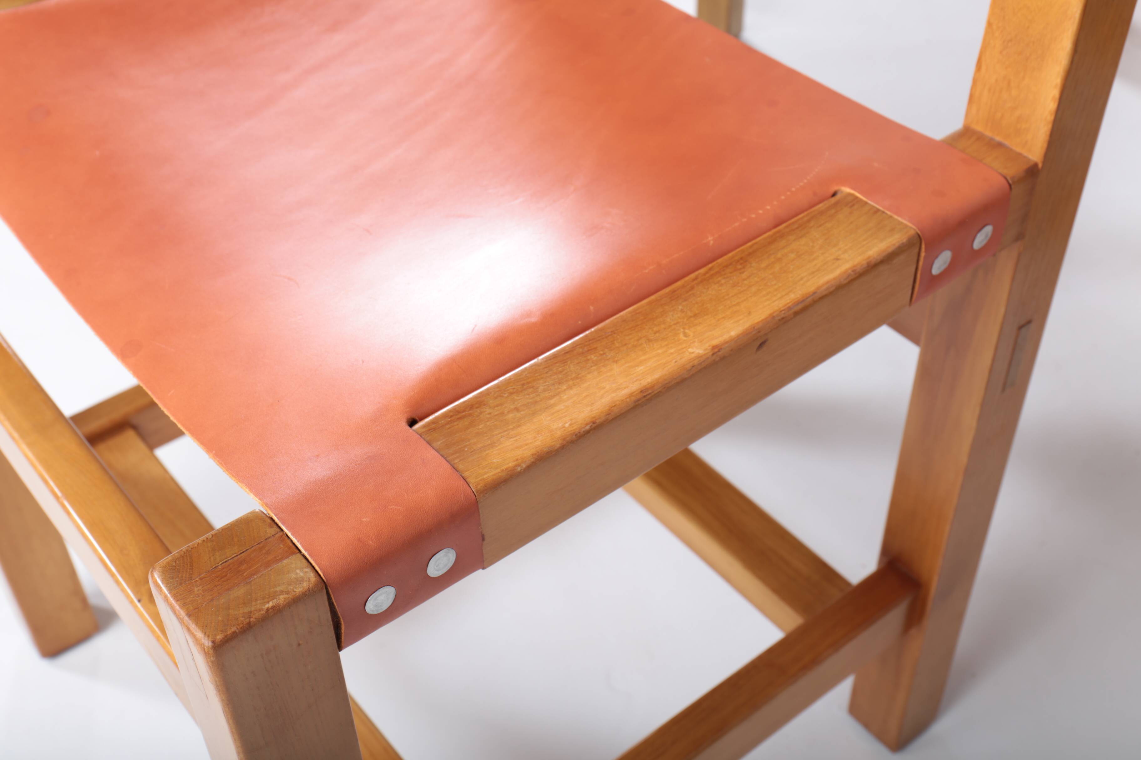 Set of 6 chairs in elm and leather Maison Regain edition