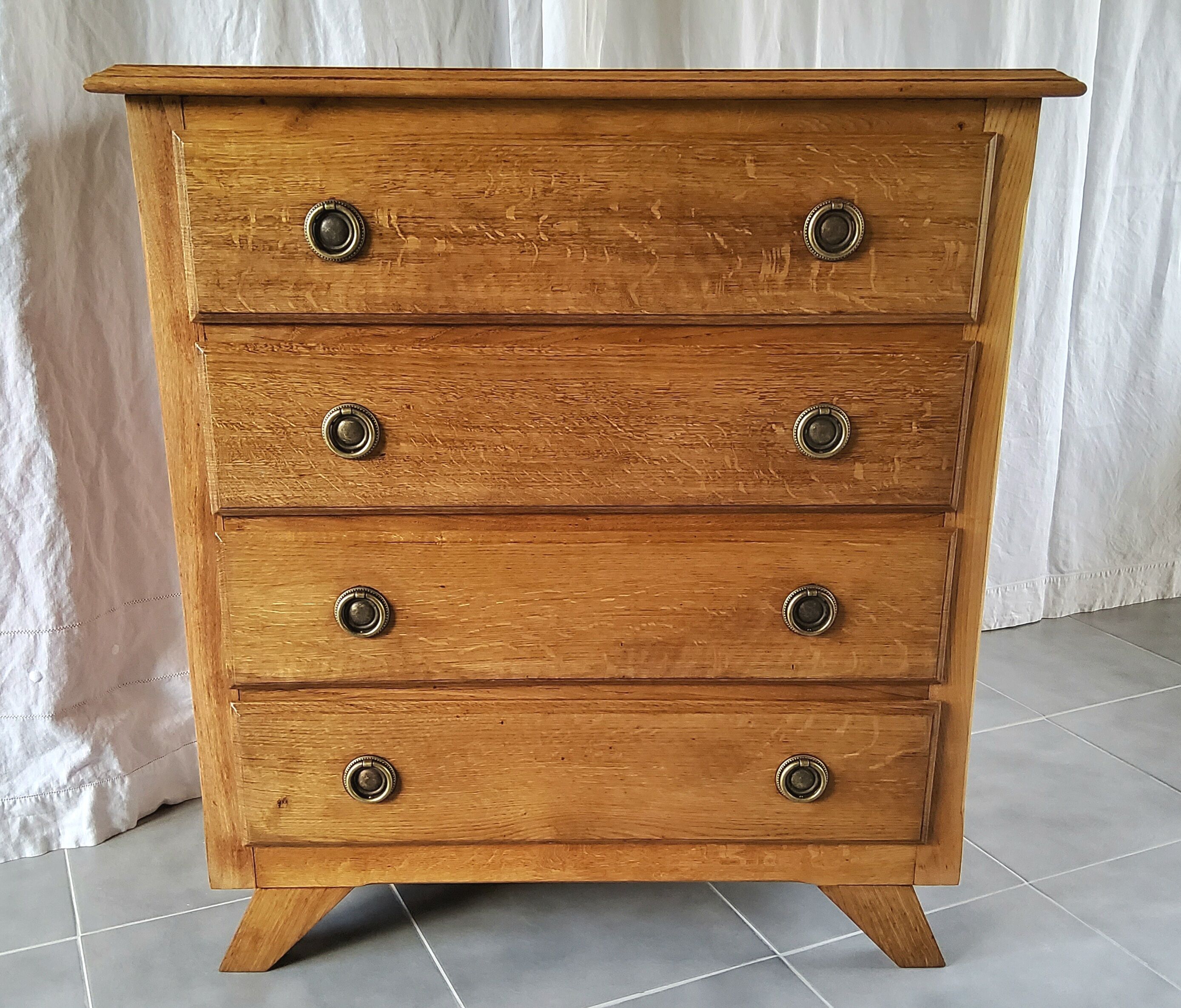 Chest of drawer compass feet