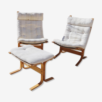 Pair of "siesta" chairs by Ingmar Relling and a foot rest