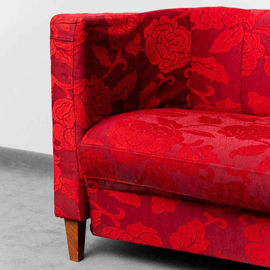 Divano à trois postes en tessuto floreale rosso anni '60 vintage modernariato