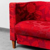 Divano a tre posti in tessuto floreale rosso anni ’60 vintage modernariato