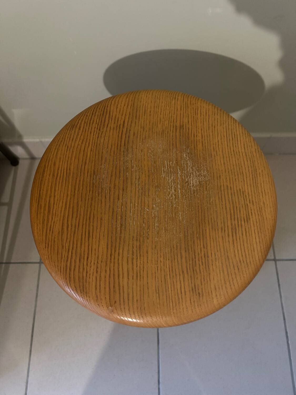 Adjustable screw tripod stool