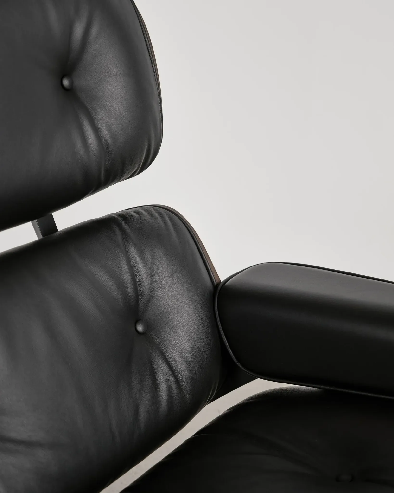 Lounge Chair and ottoman in black leather by Charles & Ray Eames, Vitra