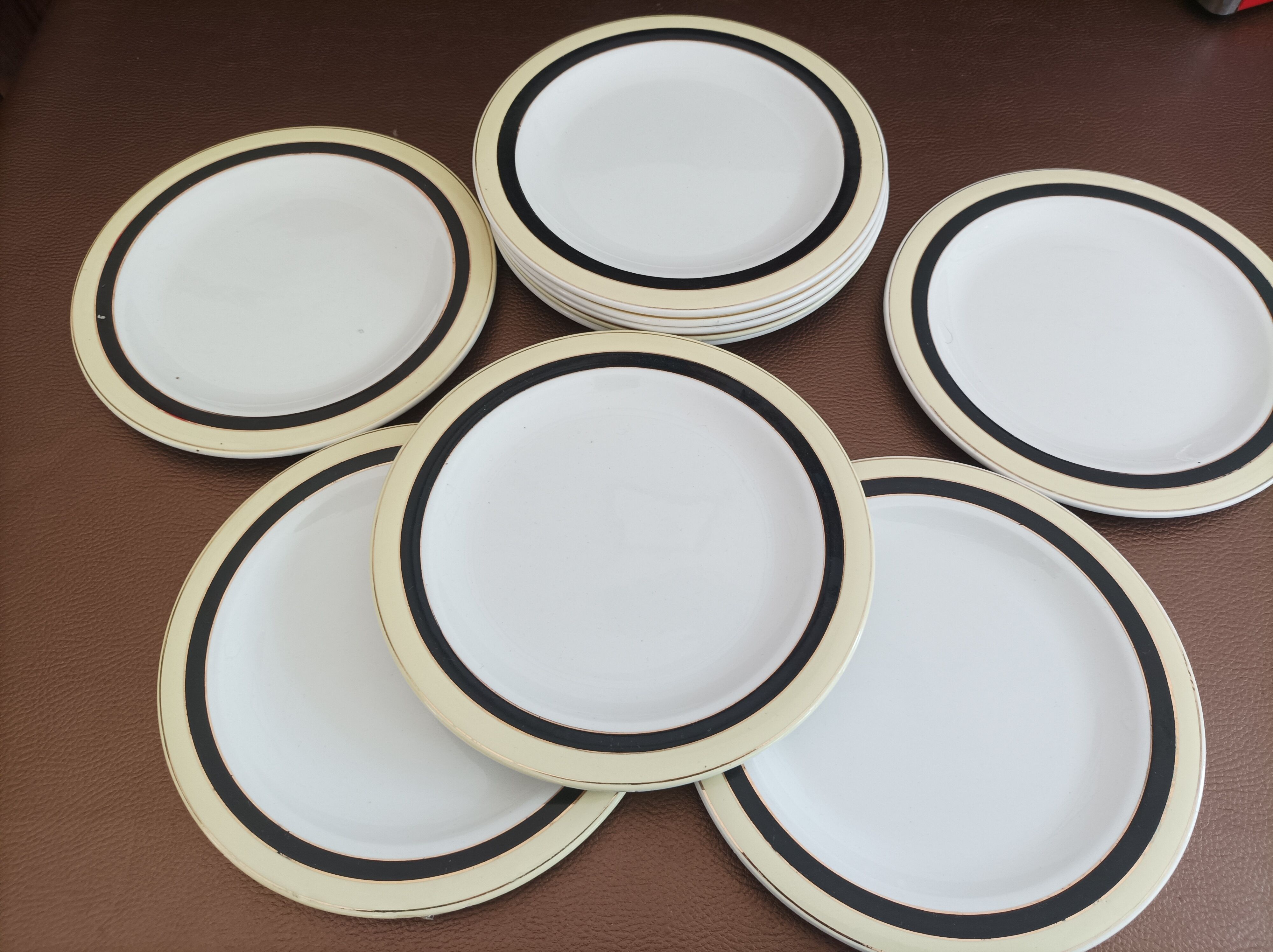 Lot de 11 assiettes plates, 18,5 cm  Salins France Modèle Opaceline Texas Jaune