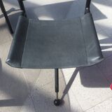 Set of 6 dining room chairs with tripod legs in grained leather and metal 1970