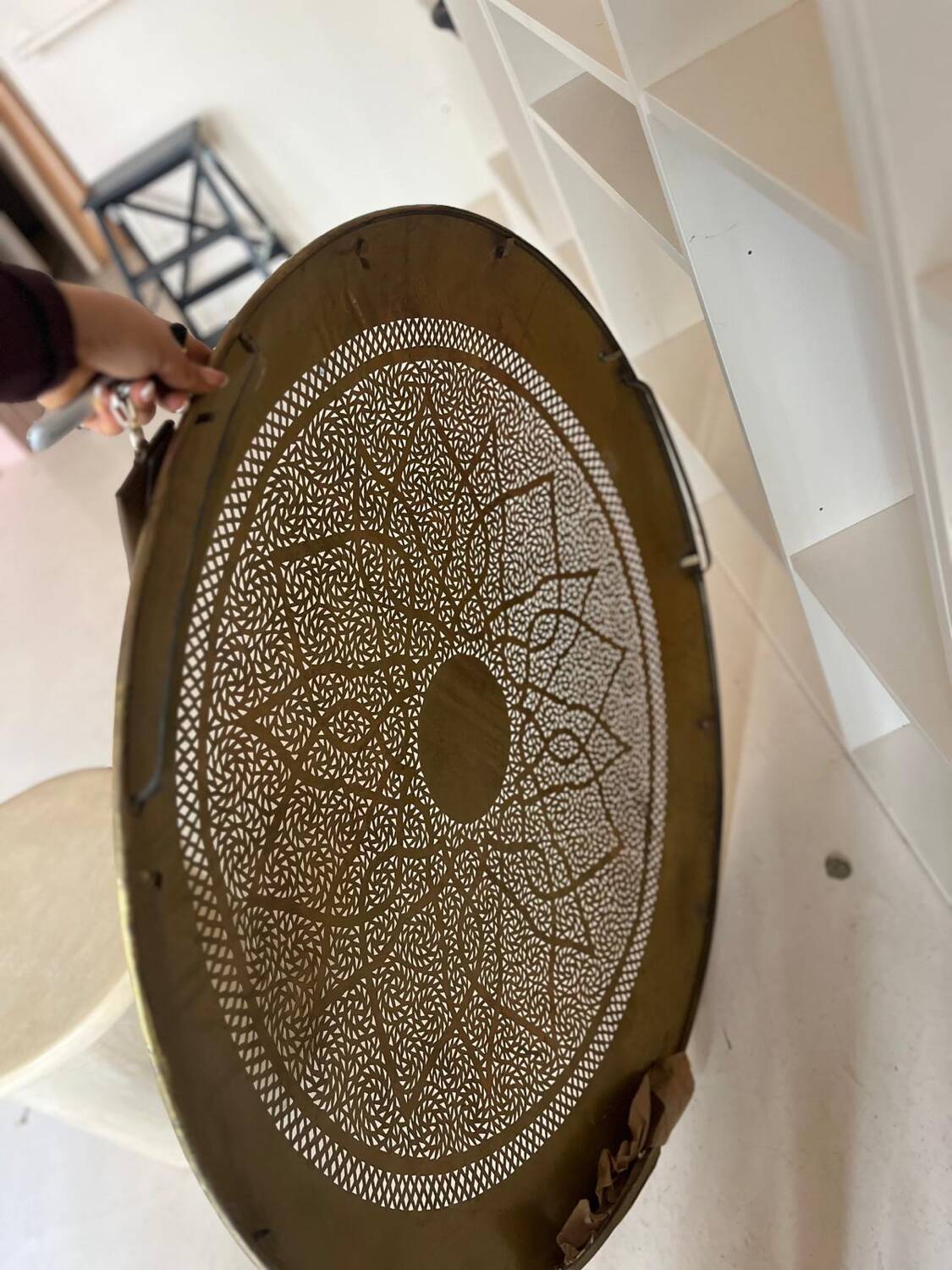 Large oriental wall lamp in hammered gold-plated perforated brass, 100 cm.