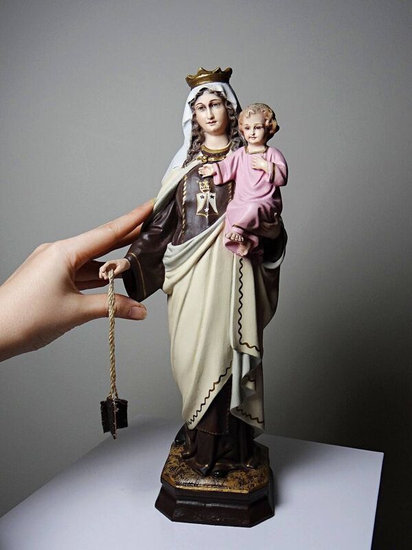 Statuette stuc ND du Mont Carmel, ateliers Olot, yeux en verre, 1920-1930