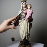 Statuette stuc ND du Mont Carmel, ateliers Olot, yeux en verre, 1920-1930