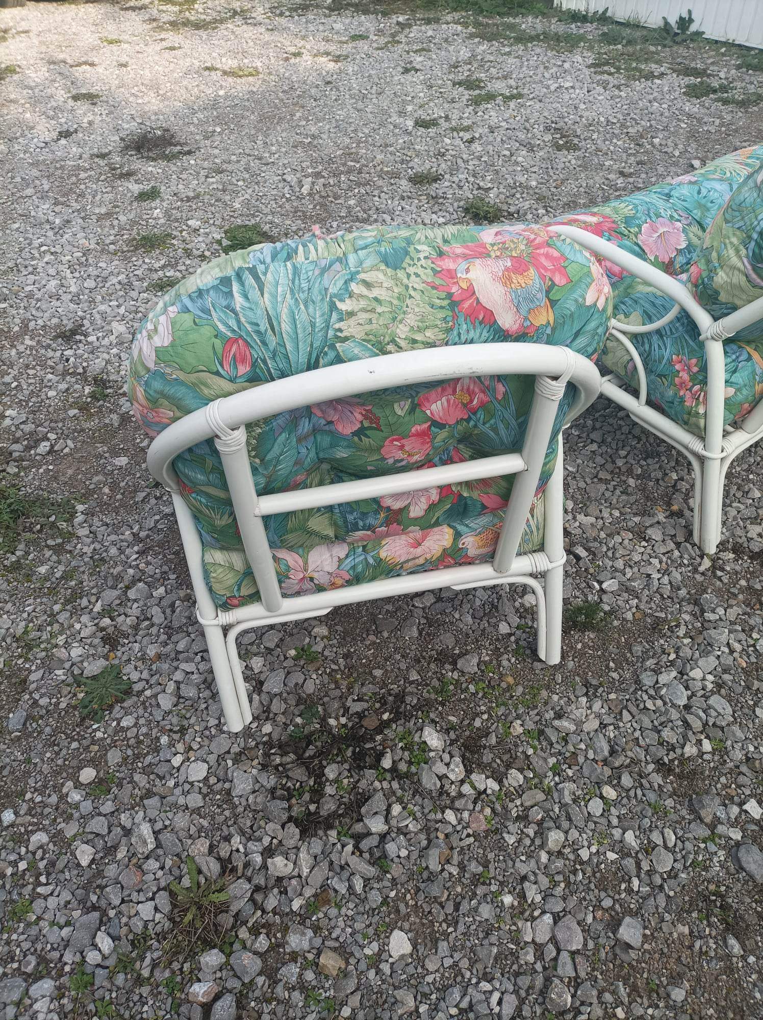 3 fauteuils blanc bambou osier avec coussins vintage