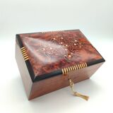 Thuya box locked with pearl encrusted key
