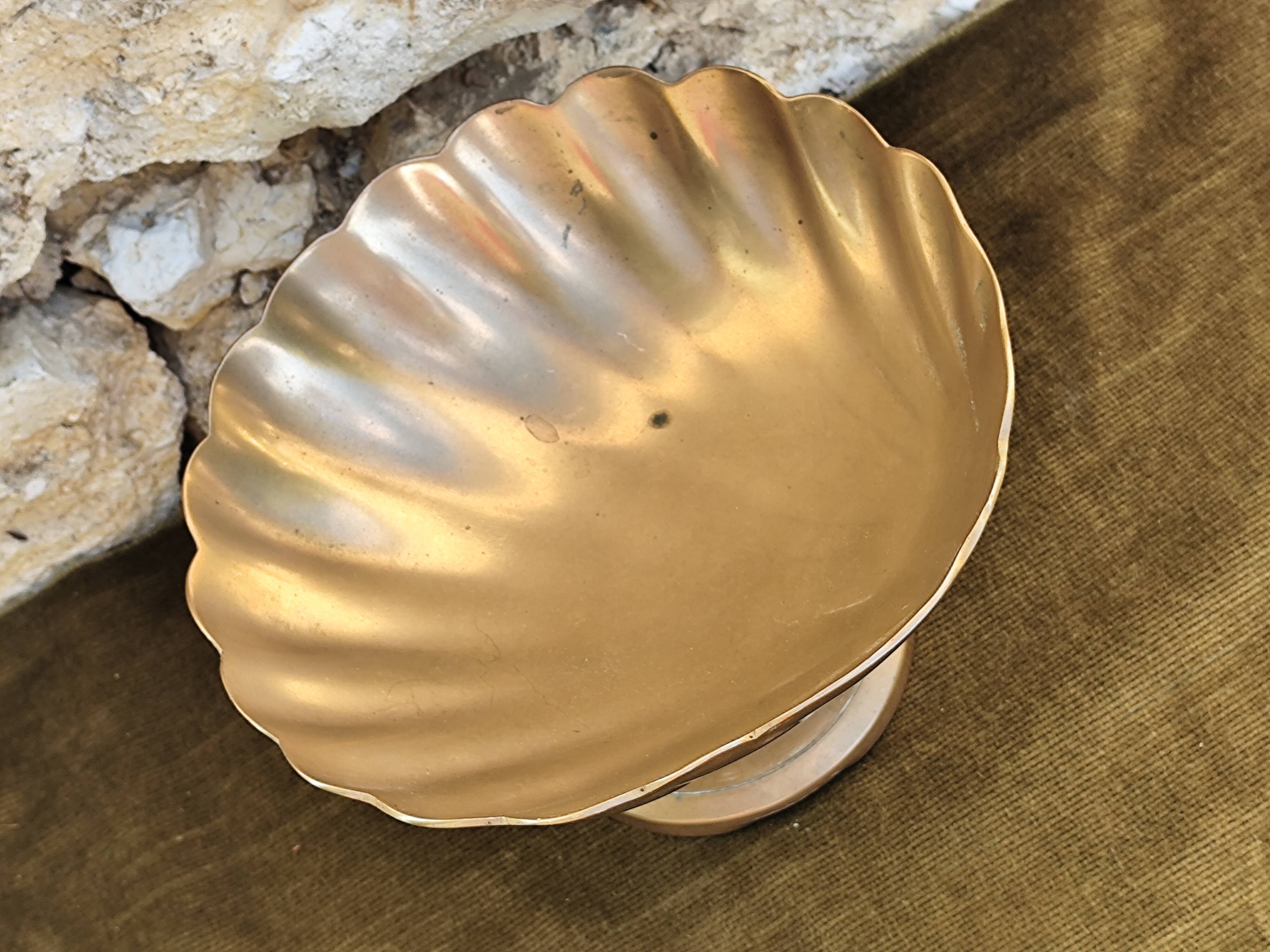 Large brass shell-shaped pocket emptier