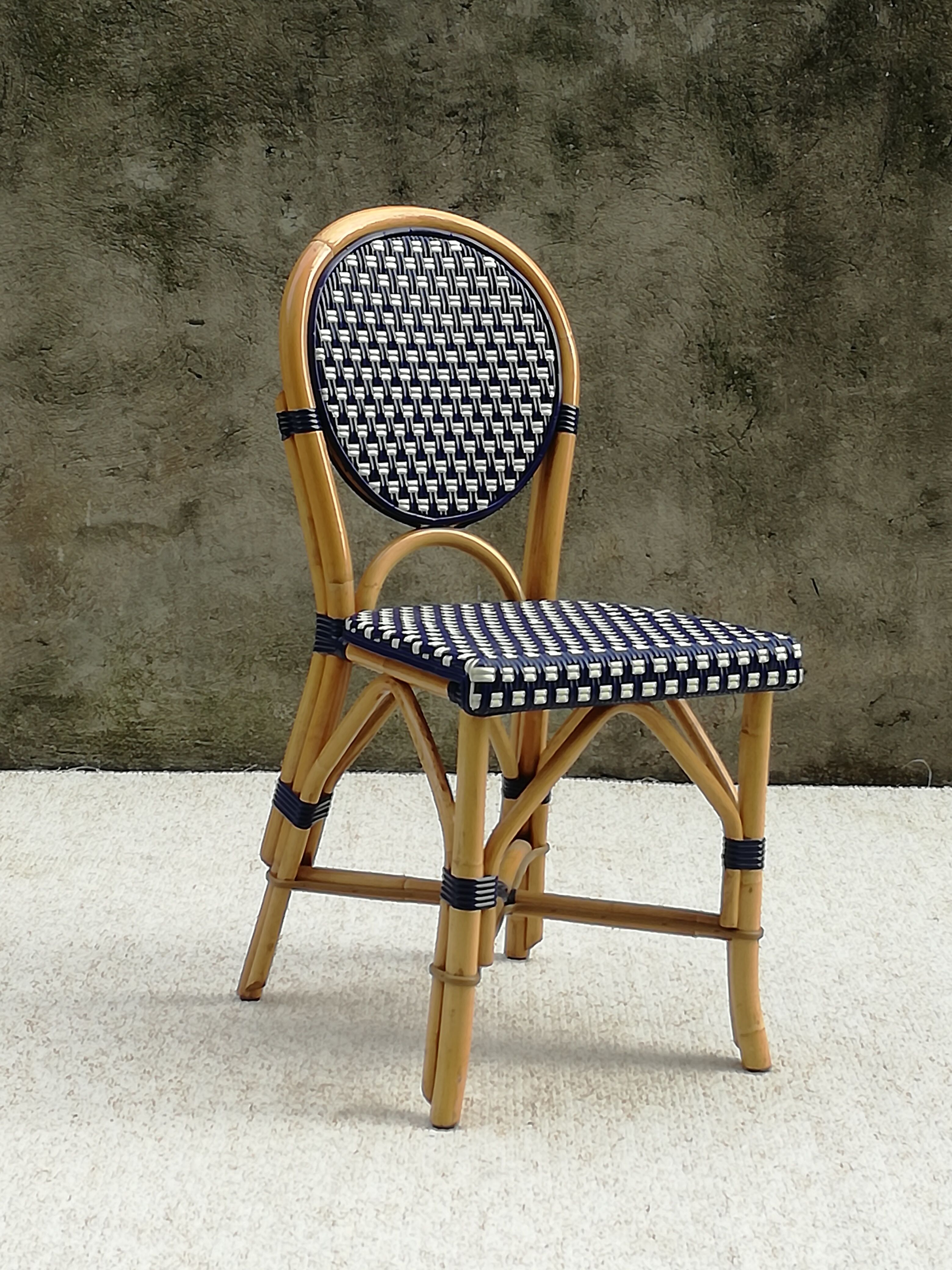 Chaise de terrasse de bistrot parisien