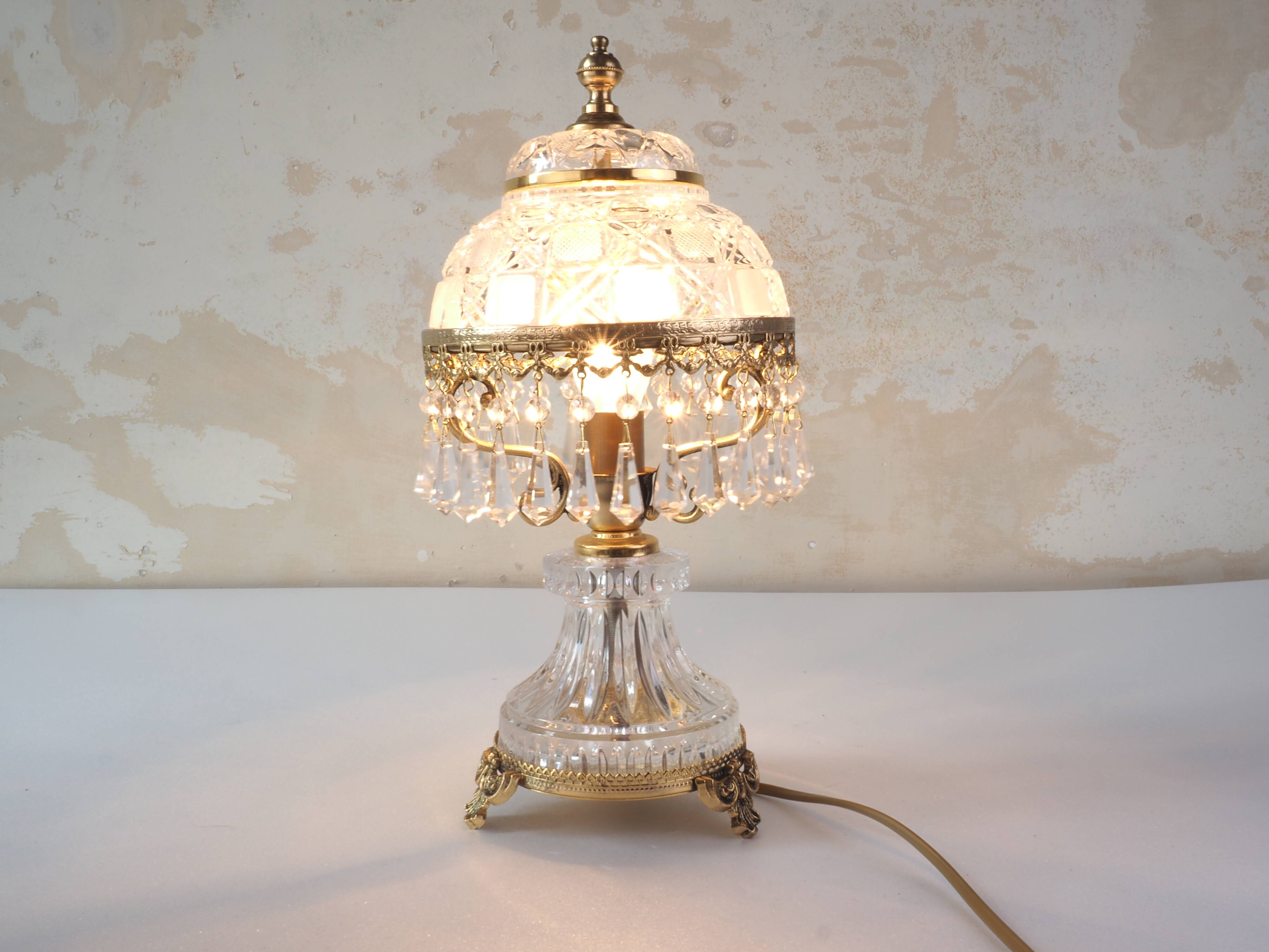 Crystal lamp with tassels