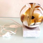 Lampe globe en verre polychrome sur socle marbre / vintage années 60-70