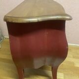 Chest of drawers.