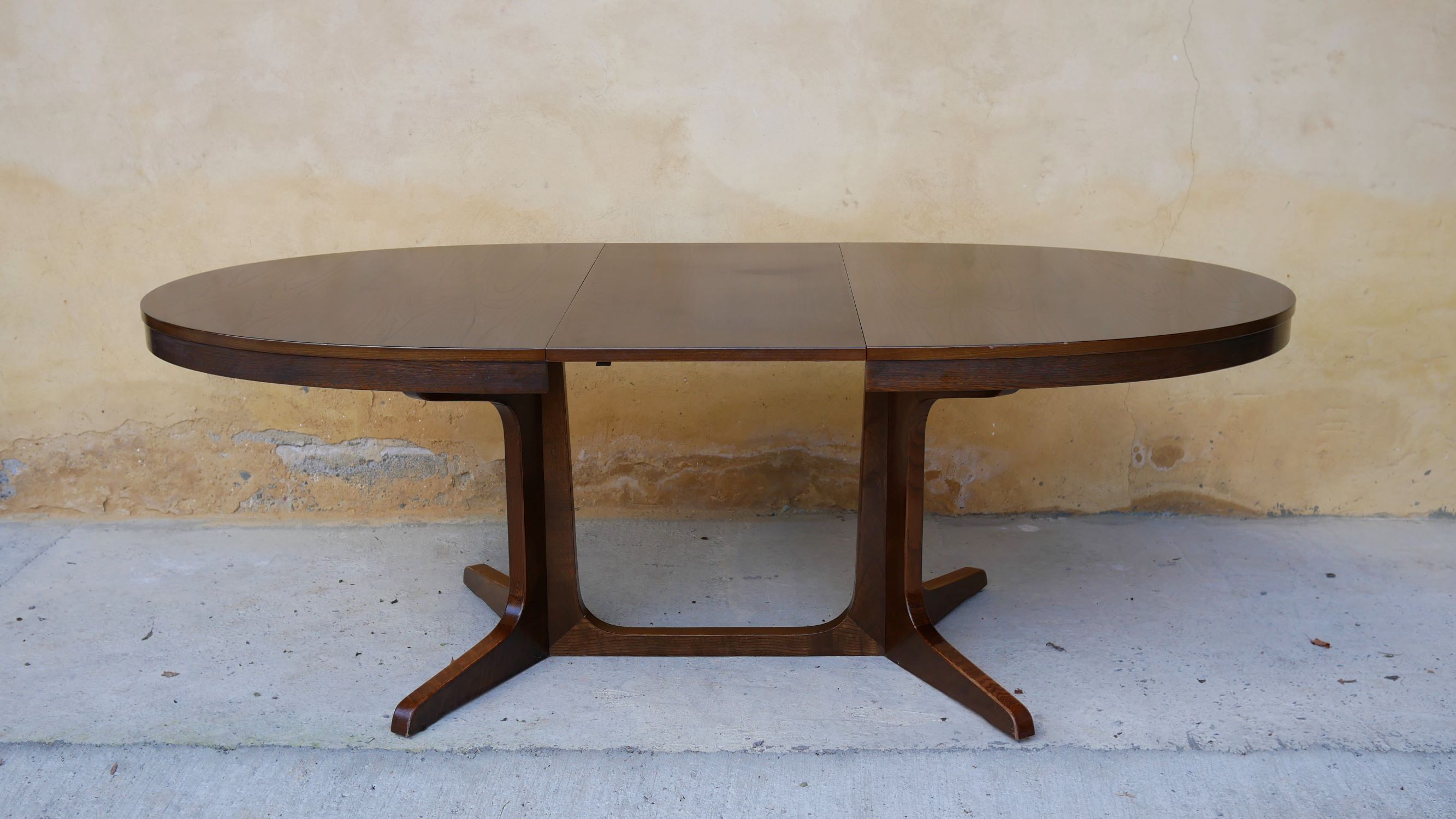 Oval dining table extendable by Baumann