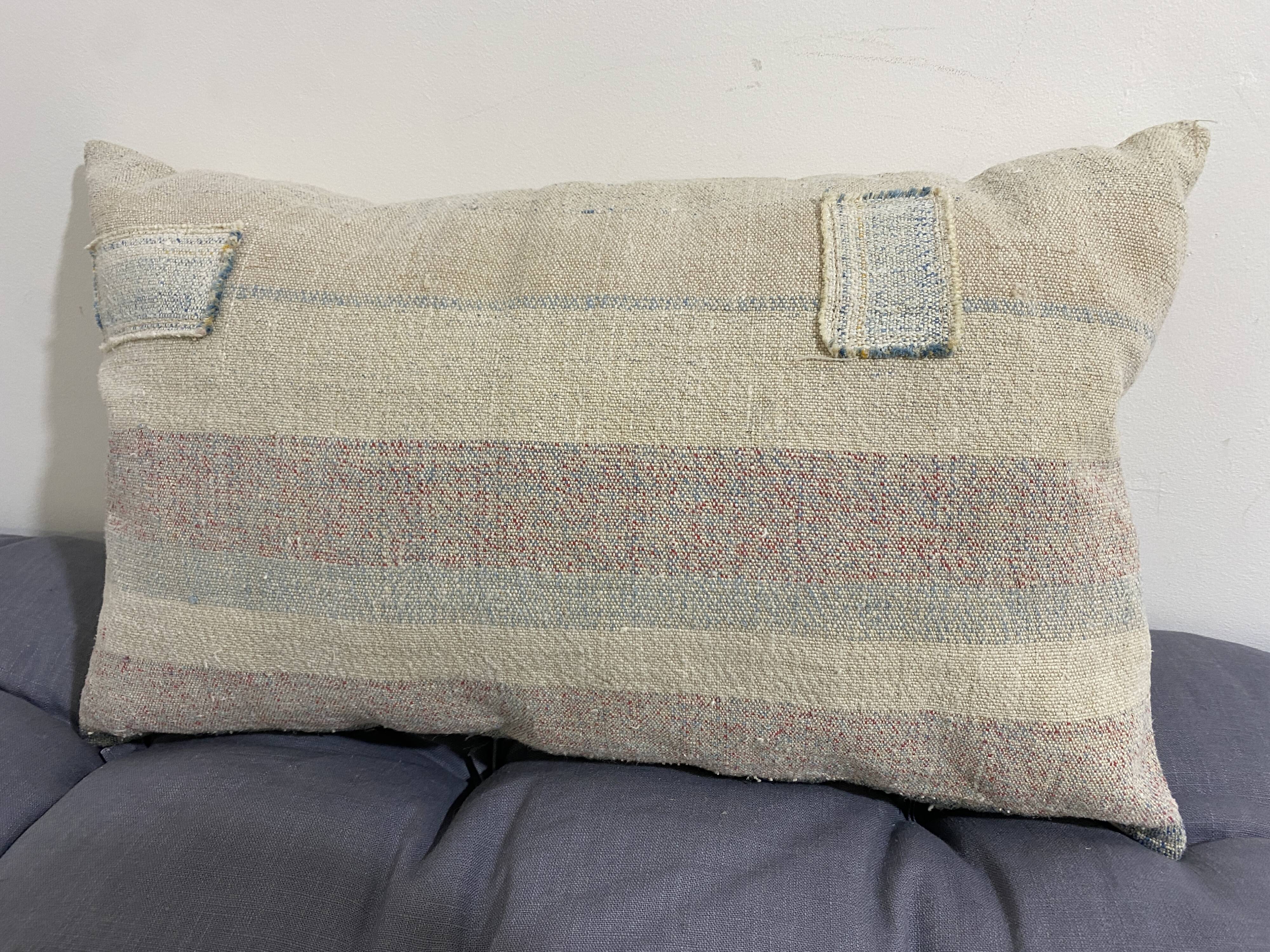 Coussin en toile ancienne style Kilim