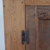 Armoire parisienne en sapin