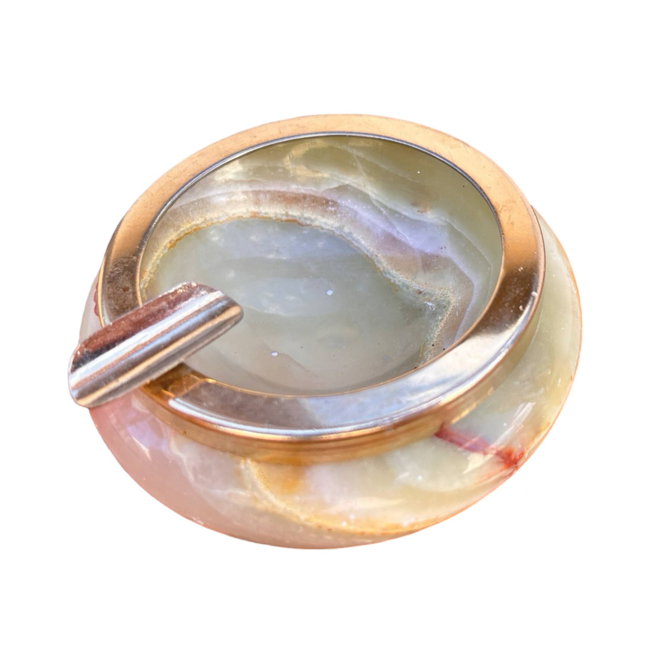 Small alabaster ashtray with brass fittings, Italy, 1970s.