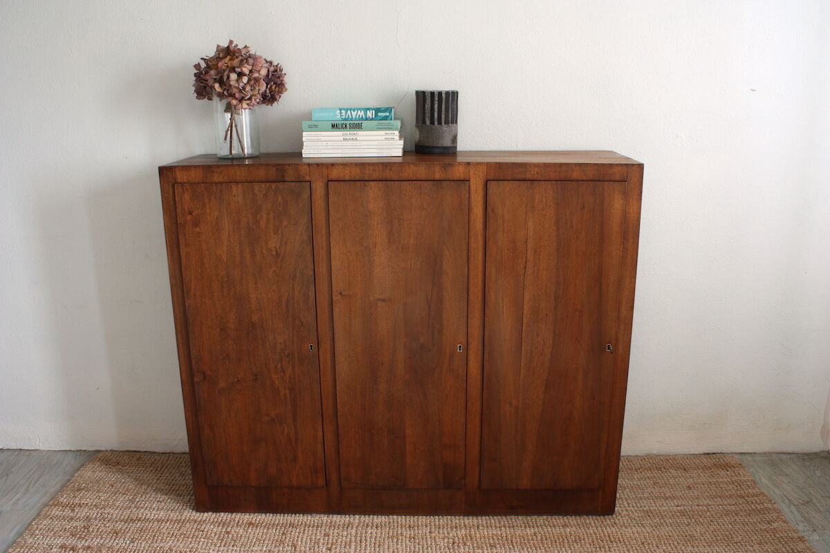 3-door low-door furniture