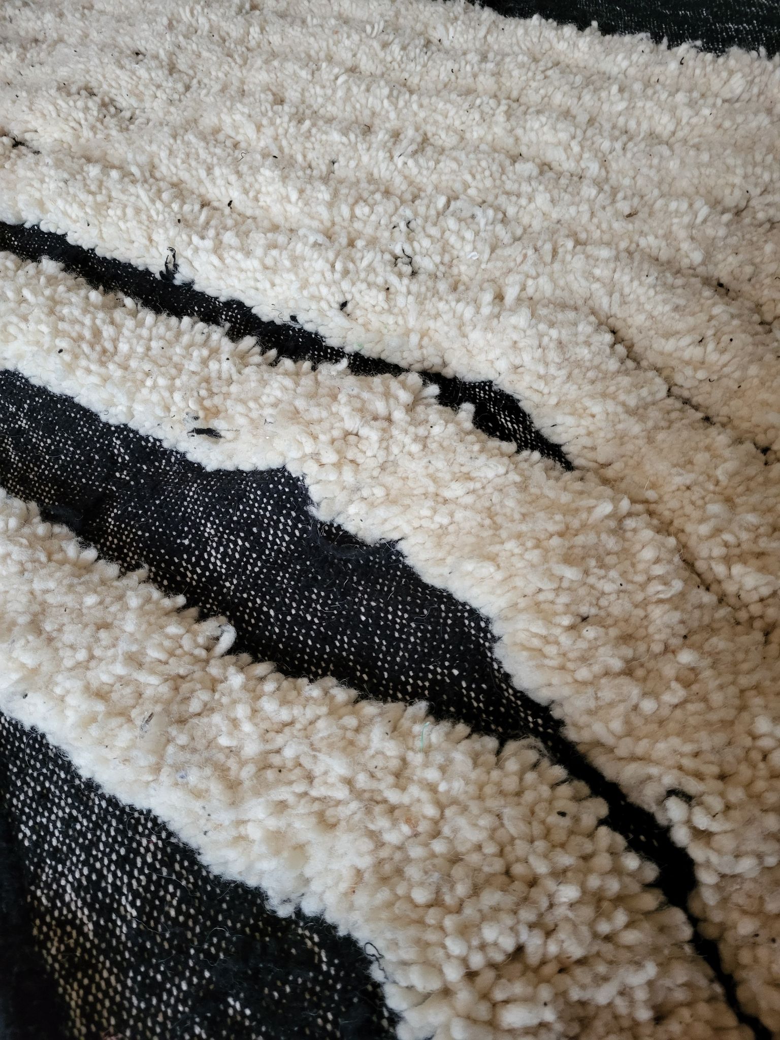 BENI OUARAIN CARPET patterns 250 X 150 cm black and beige