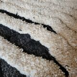 BENI OUARAIN CARPET patterns 250 X 150 cm black and beige