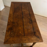 Closing table a drawer