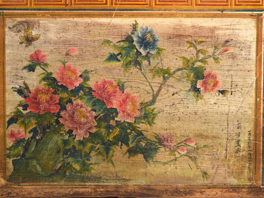 Coffre ancien chinois à panneau peint en orme – Chine, vers 1900