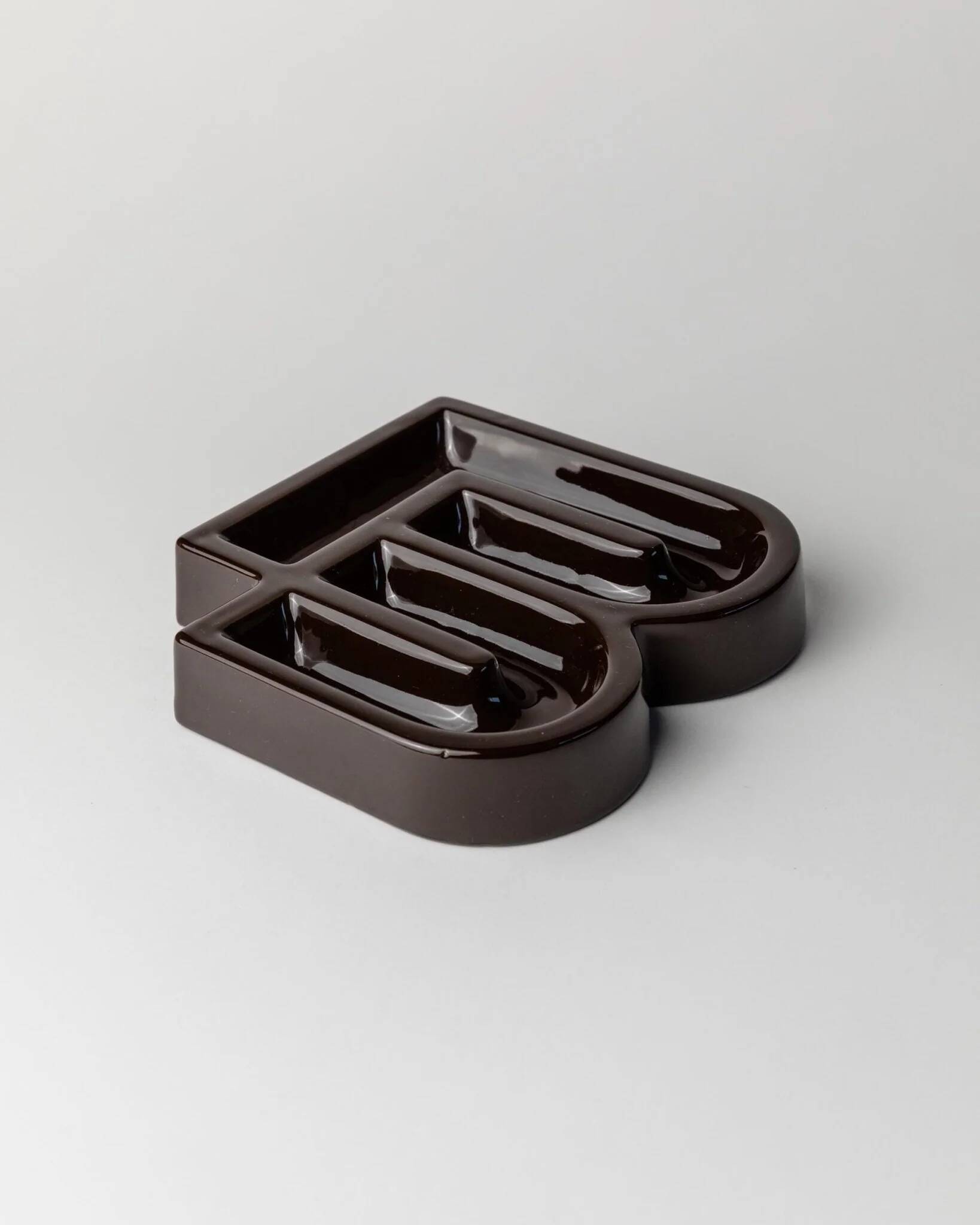 Cendrier en céramique émaillée brune - Design minimaliste Bauhaus italien des années 1960, décor de table multi-usage