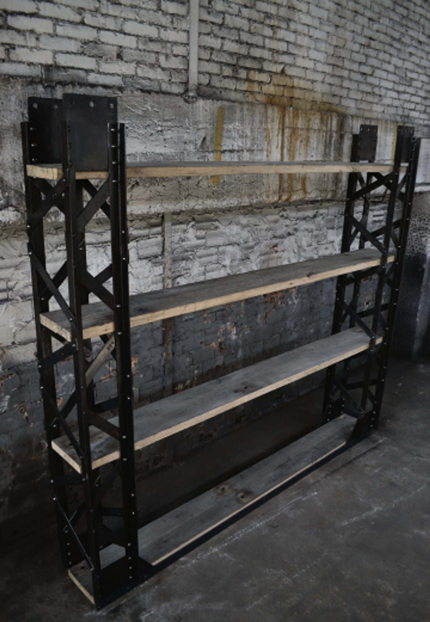 Eiffel riveted shelf