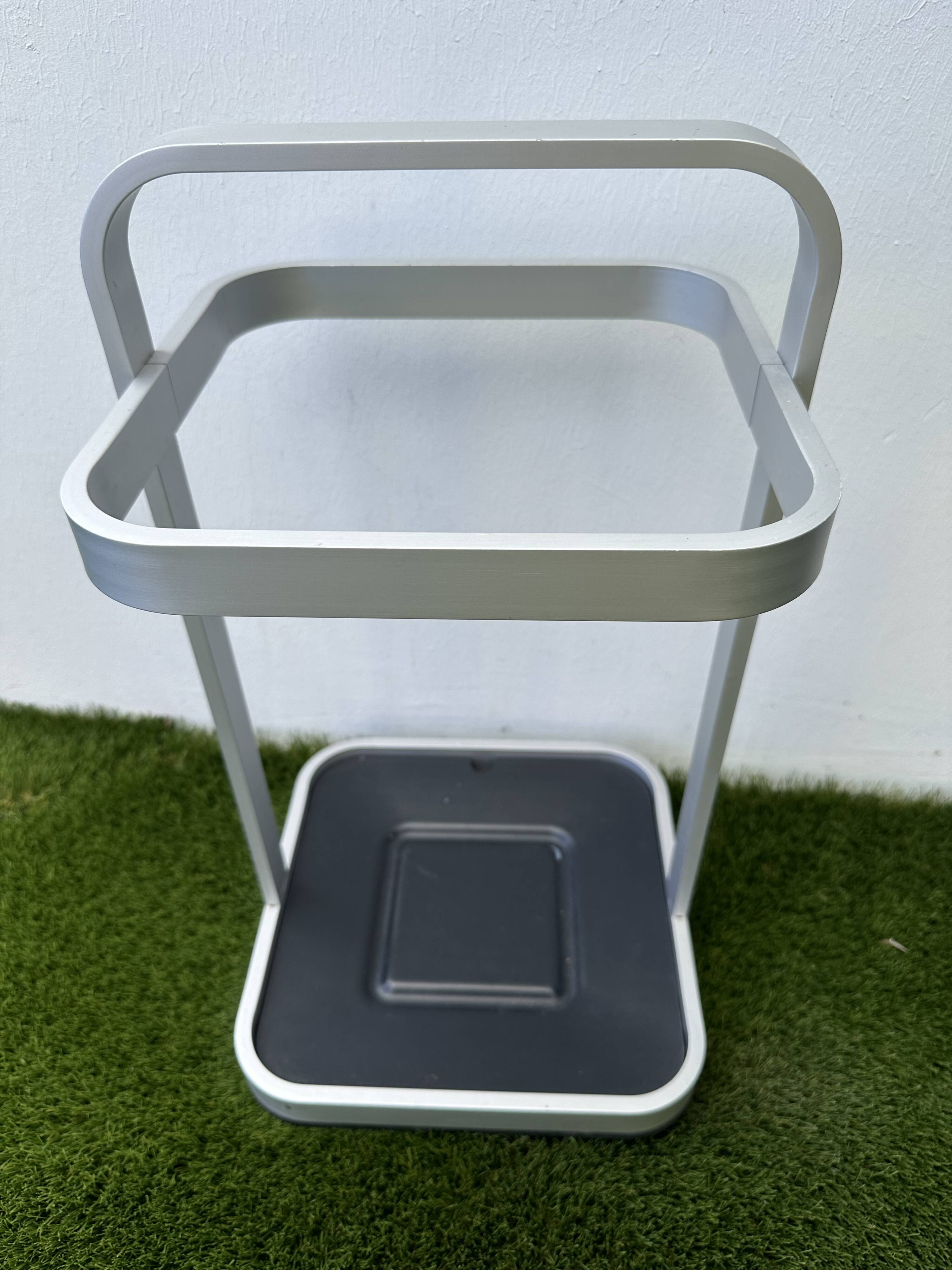 Helit design aluminum umbrella stand, Foster Partners
