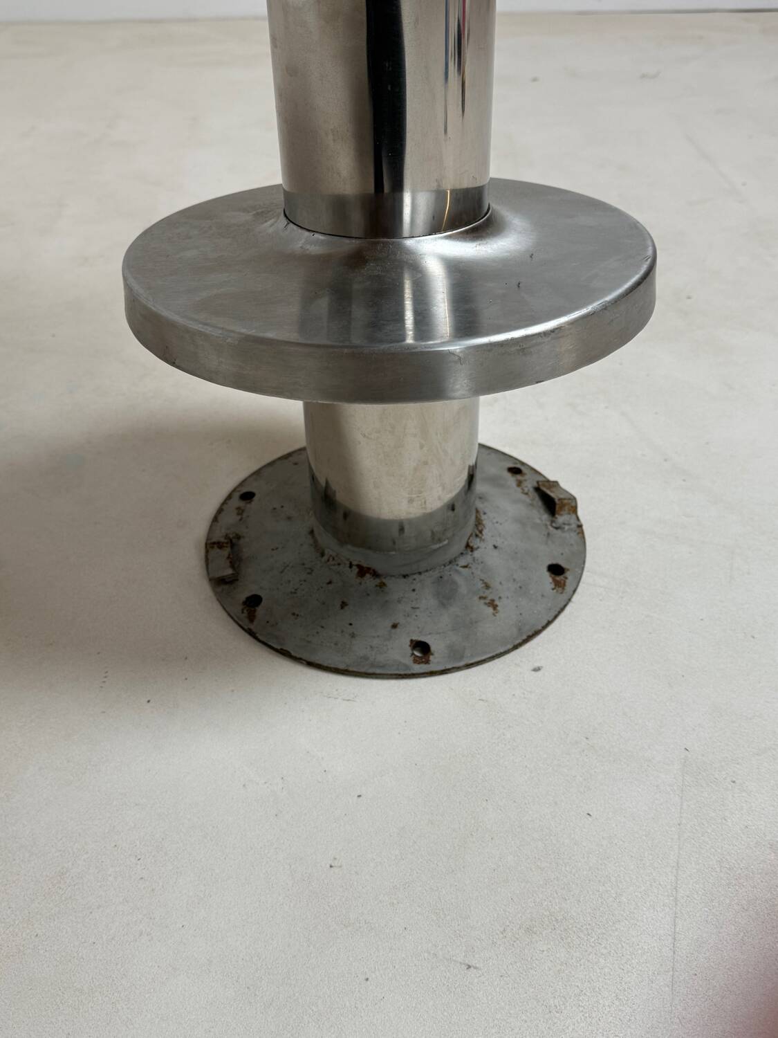 Table d’appoint chromée