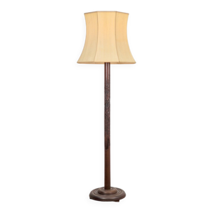 Lampadaire en bois sculpté