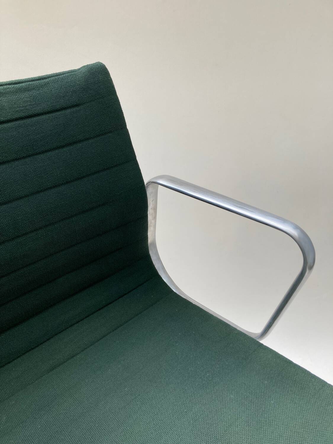 Eames EA 117 office chair