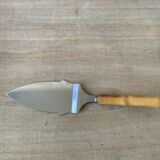 Bamboo handle pie shovel