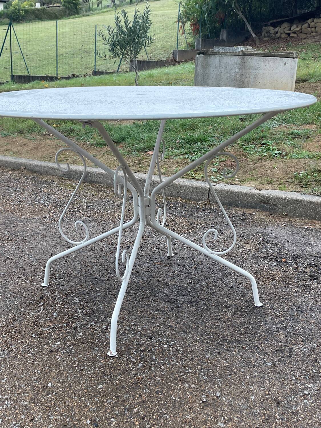 Ensemble salon de jardin en fer forgé avec 4 chaises