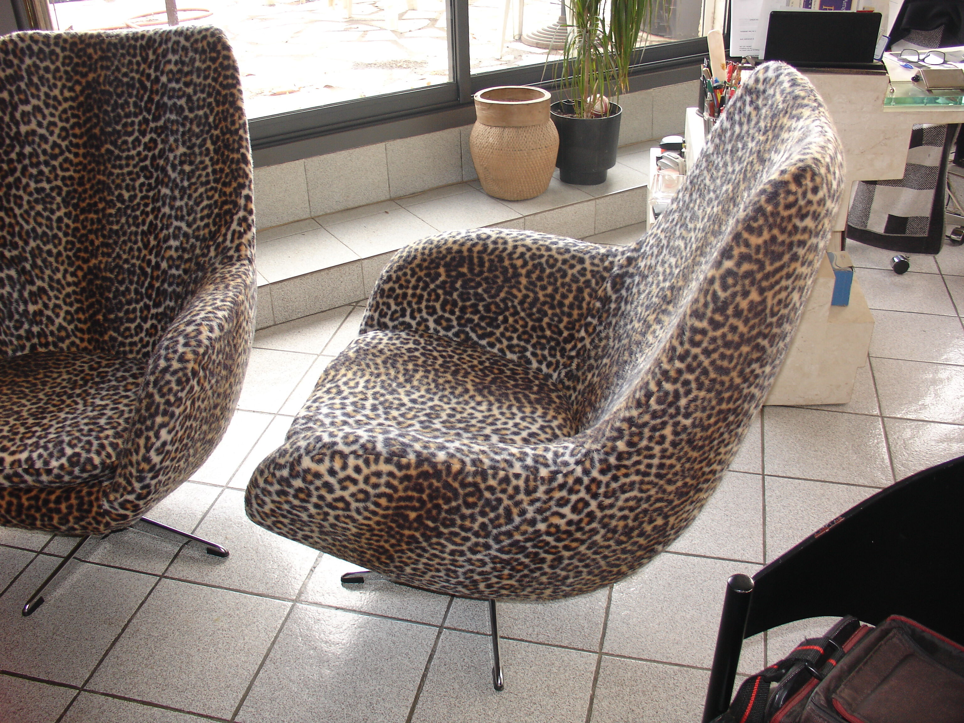 Pair of "egg" chairs from 1973