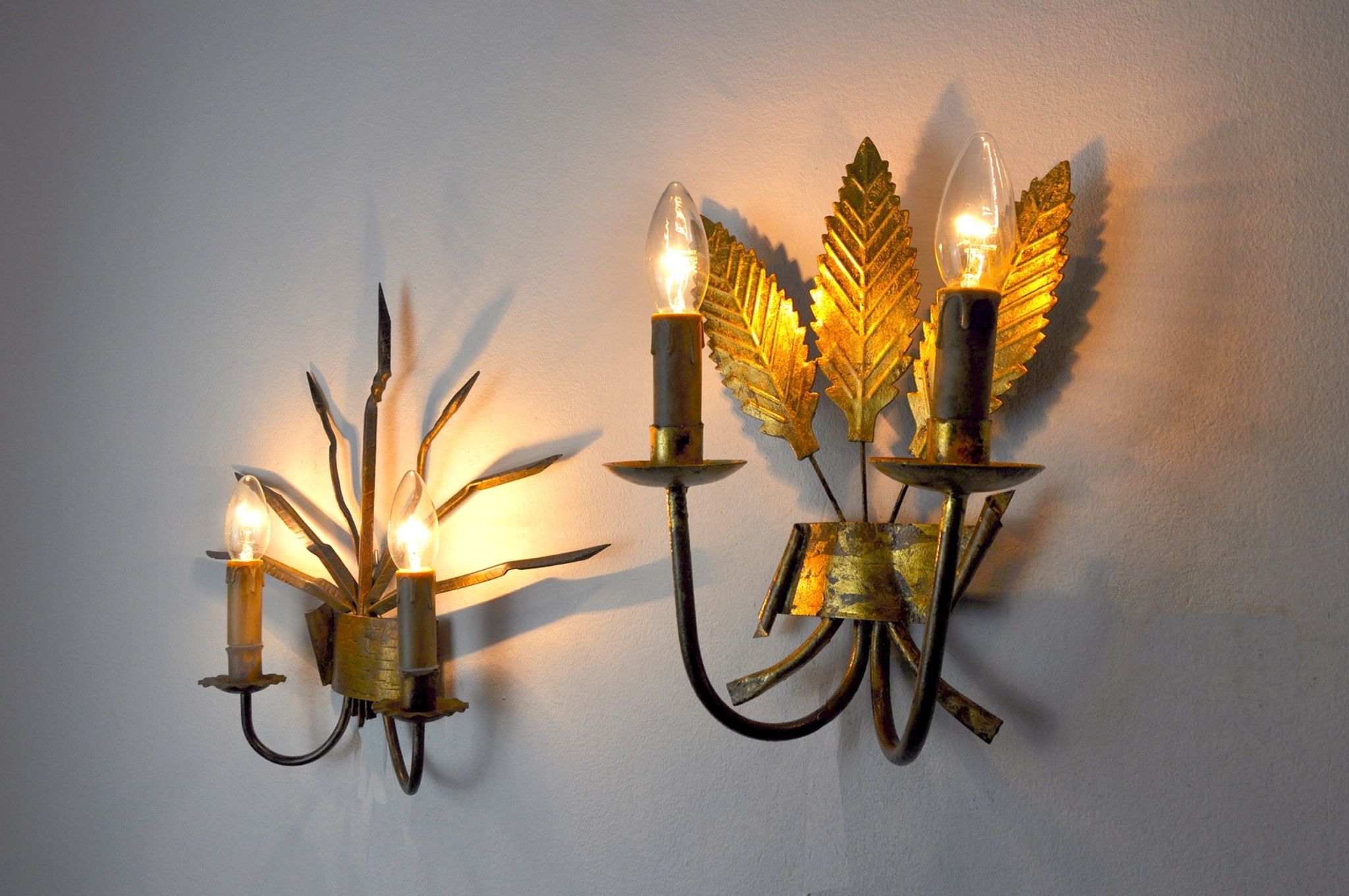 Pair of floral wall lamps by Ferroarte, regency, Spain, 1970