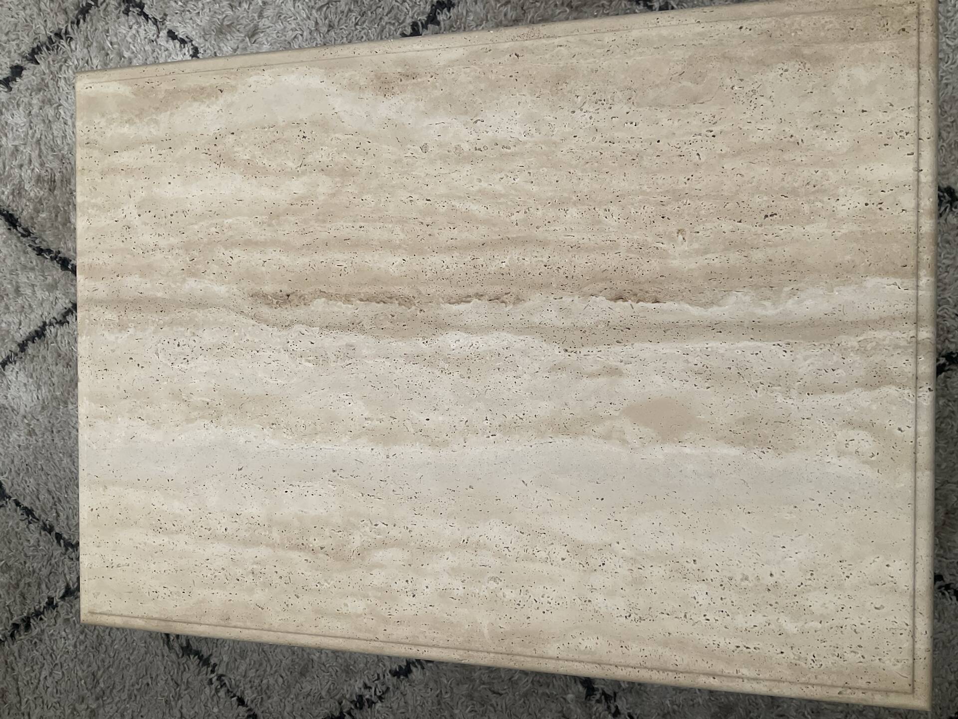 Table basse en travertin 