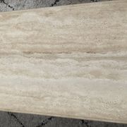 Table basse en travertin 